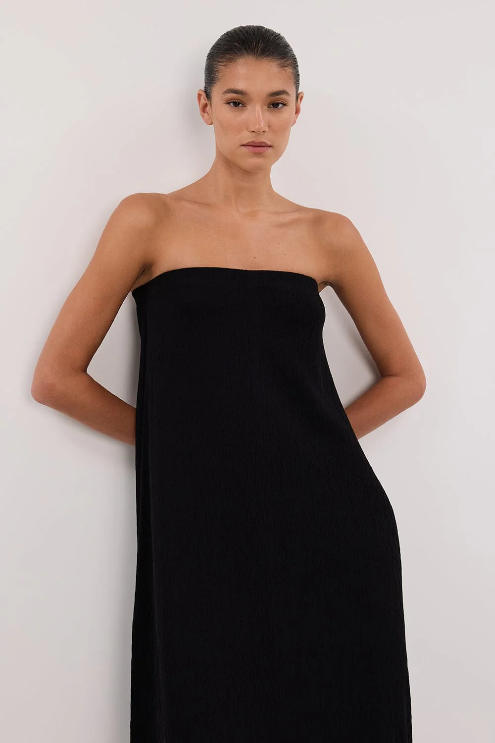 ALIAS BLACK TEXTURED KNIT STRAPLESS MIDI DRESS - Image 2