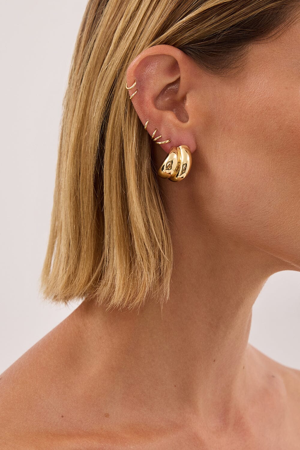 ANNA ROSSI GOLD DUAL BAR EARRING - Image 3