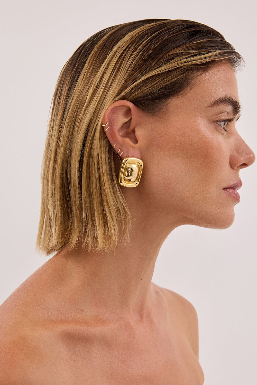ANNA ROSSI GOLD ROME EARRING - Image 2