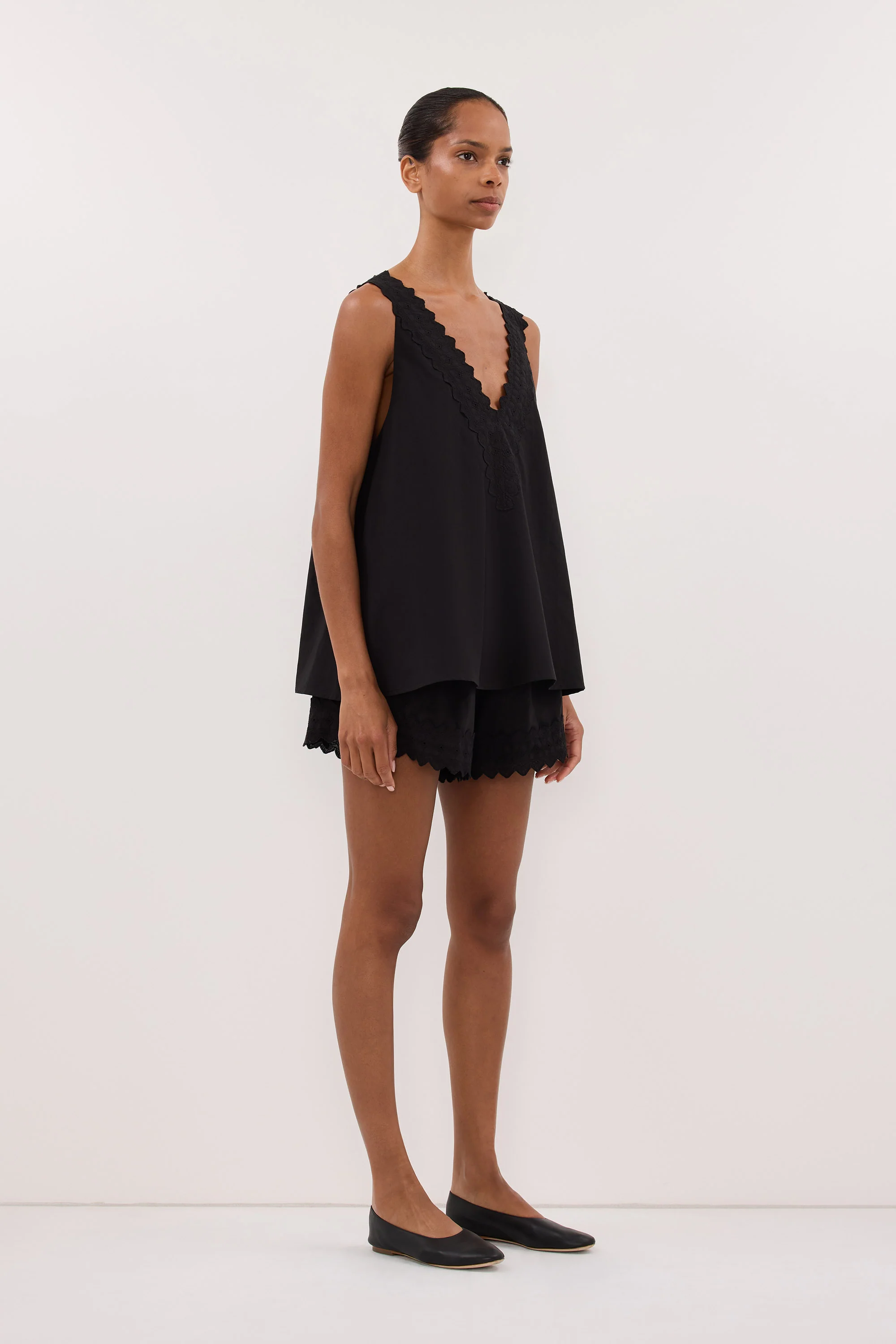 ANNABEL BLACK SHORTS - Image 3