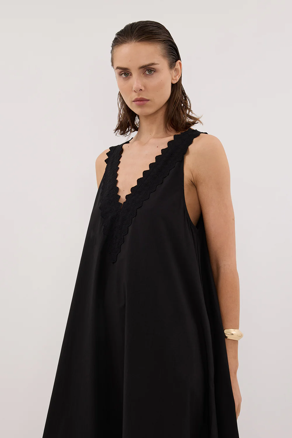 ANNABEL BLACK SLEEVELESS V NECK MIDI DRESS - Image 3