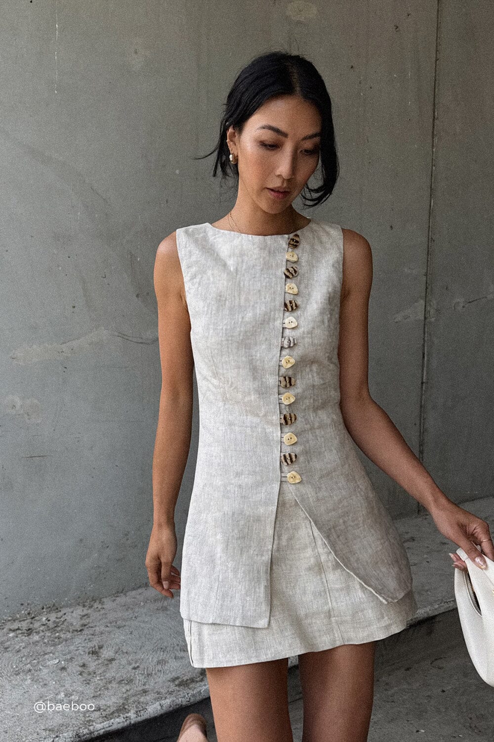BAYLEE NATURAL SLEEVELESS LINEN TOP - Image 2