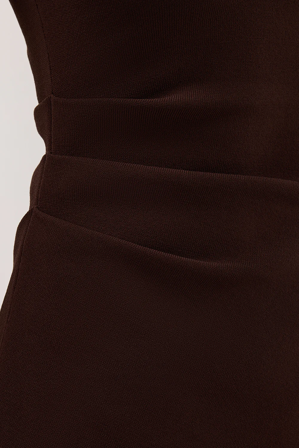 CLEO CHOC SLEEVELESS LONGLINE KNIT TOP - Image 5