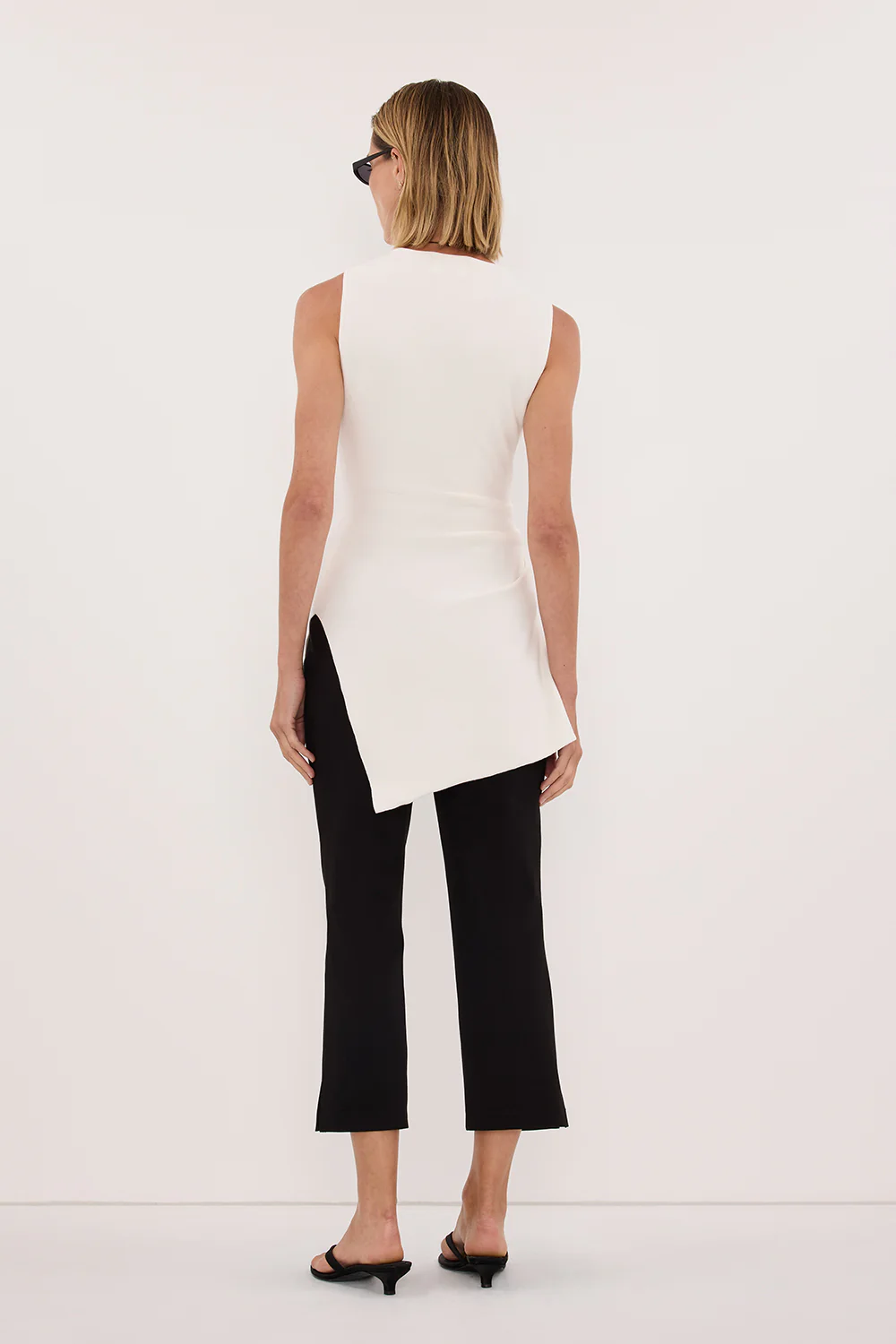 CLEO WHITE SLEEVELESS LONGLINE KNIT TOP  - Image 4