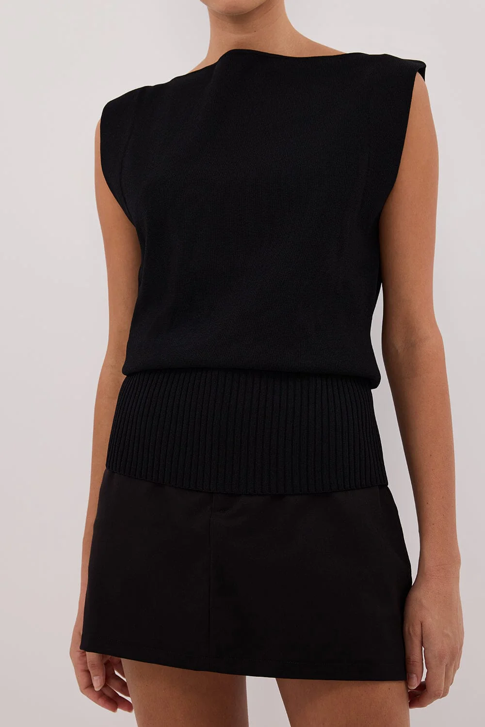 ELSA BLACK SLEEVELESS KNIT TOP - Image 5