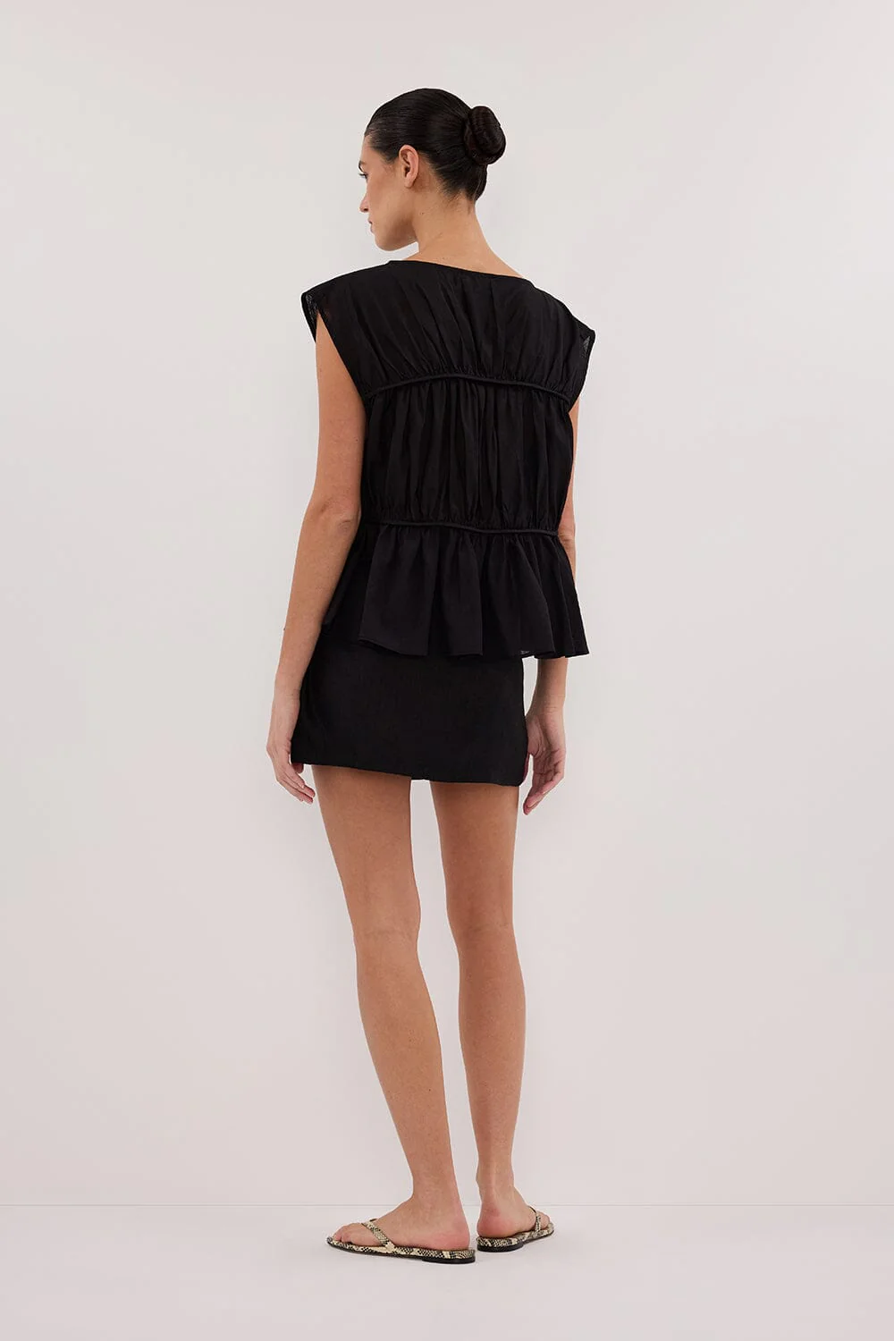 EVA BLACK LINEN SKORT - Image 4