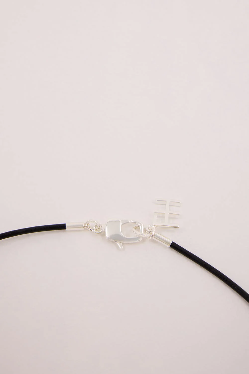 F+H SILVER HAMMERED BALL CHOKER - Image 6