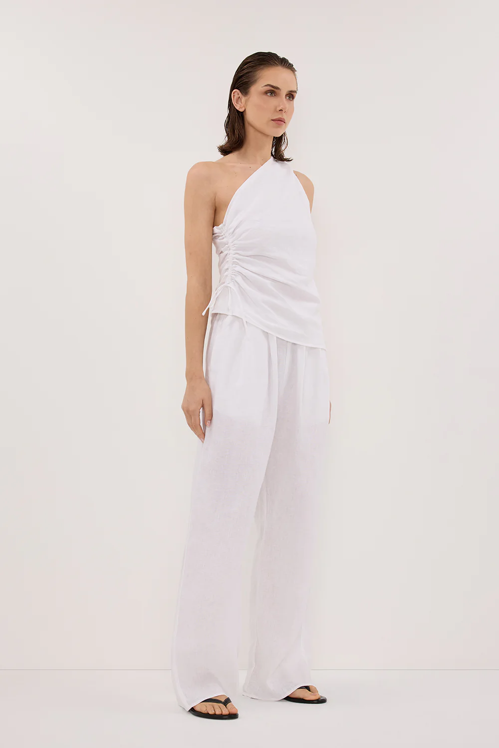 FINNY WHITE SLEEVELESS LINEN TOP - Image 3