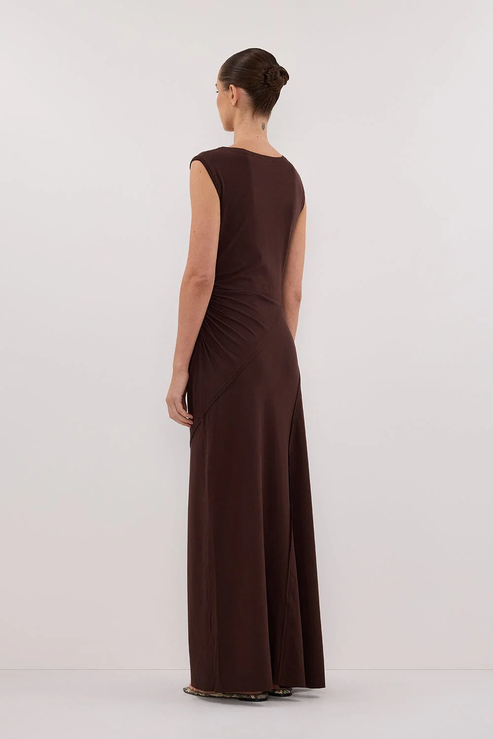 HADLEY CHOC SLEEVELESS KNIT MAXI DRESS - Image 4