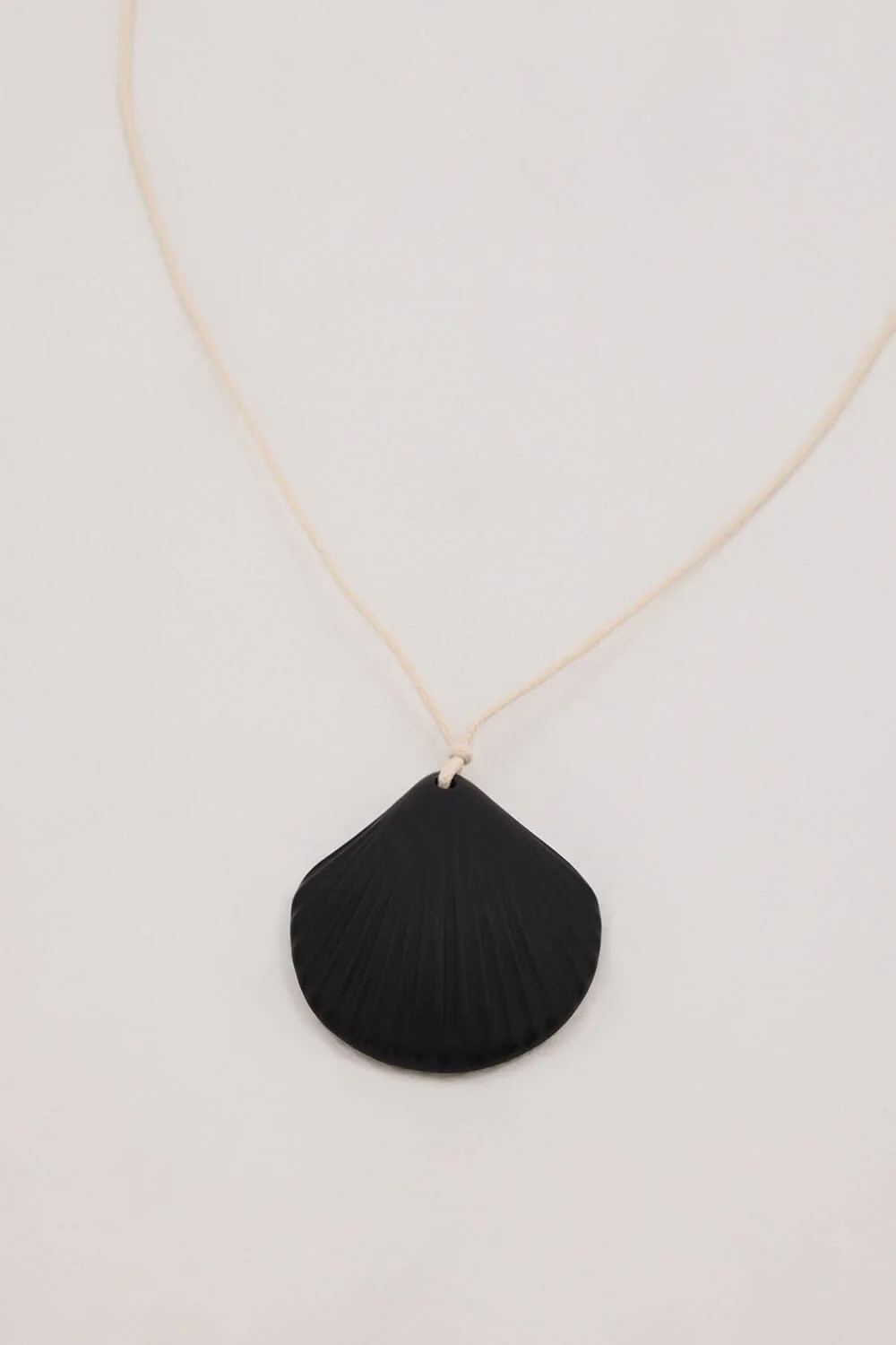 HEAVEN MAYHEM ASTER BLACK NECKLACE - Image 3