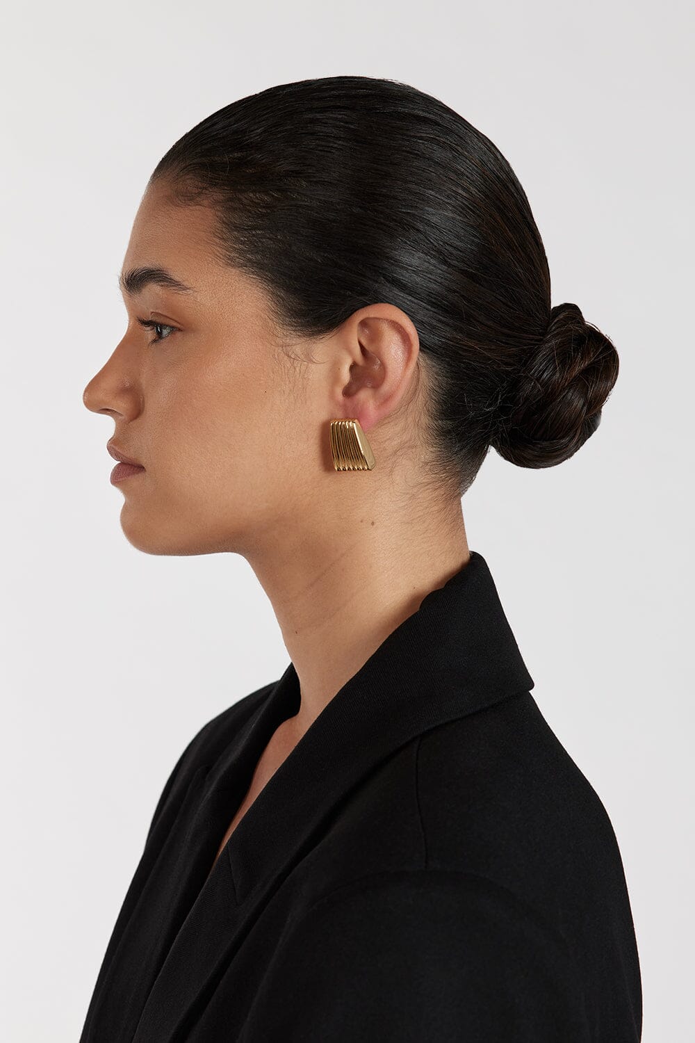 HEAVEN MAYHEM RIBBED GOLD EARRING - Image 5