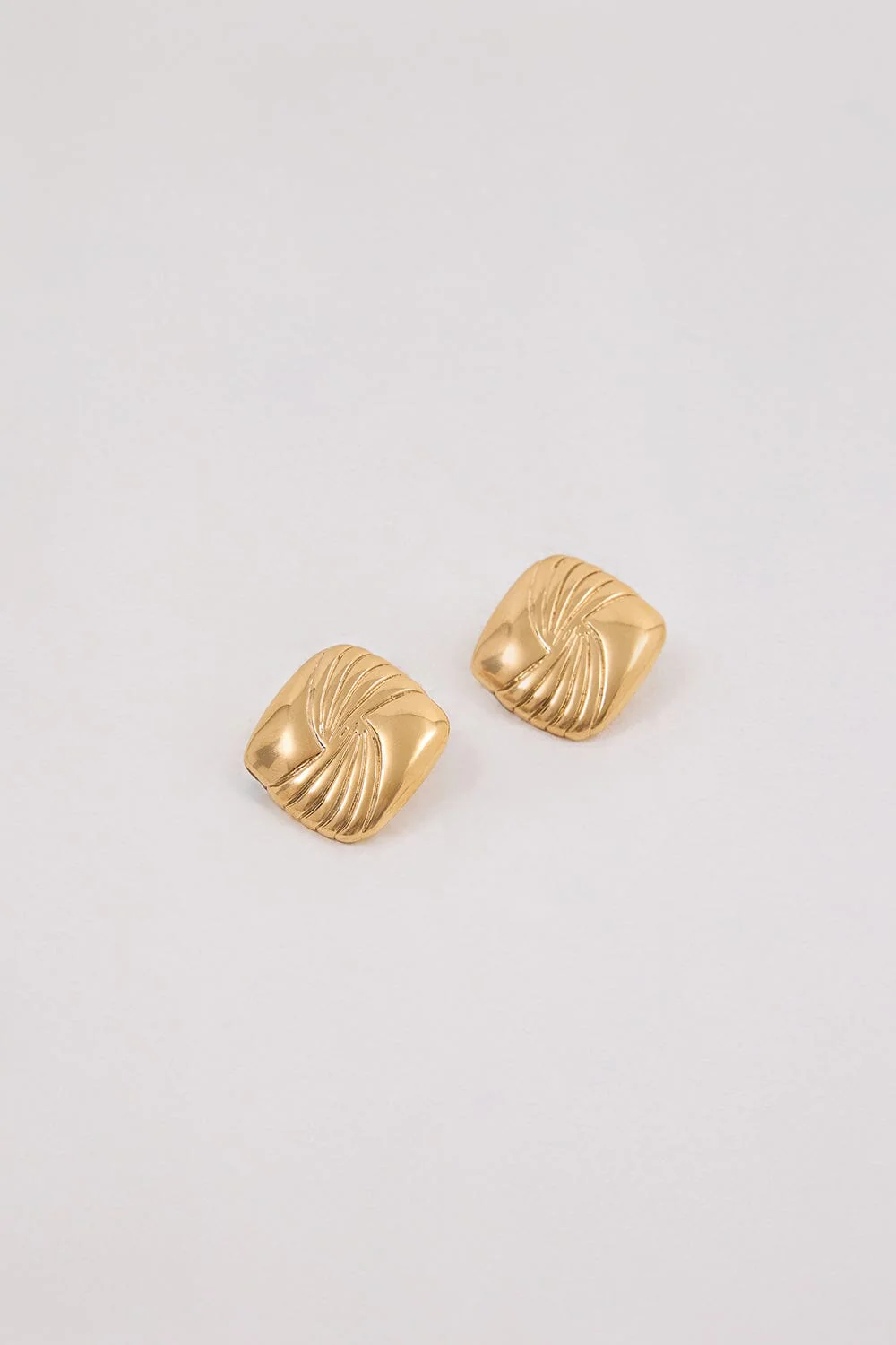 HEAVEN MAYHEM TABI GOLD EARRING - Image 3