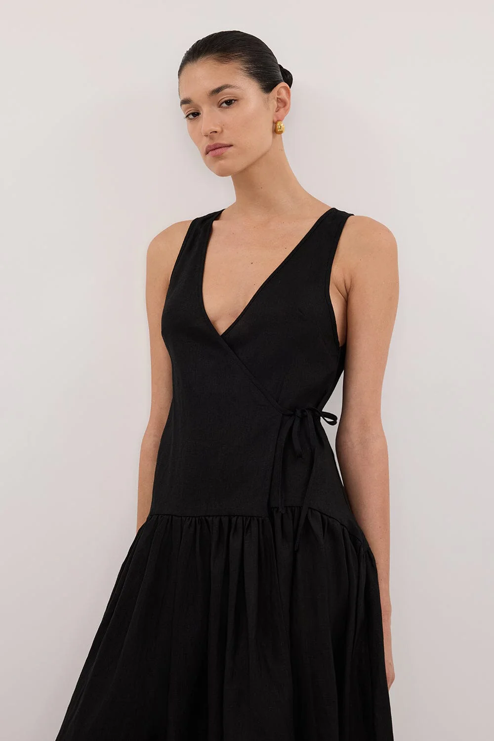 ILIO BLACK SLEEVELESS LINEN WRAP MIDI DRESS - Image 2