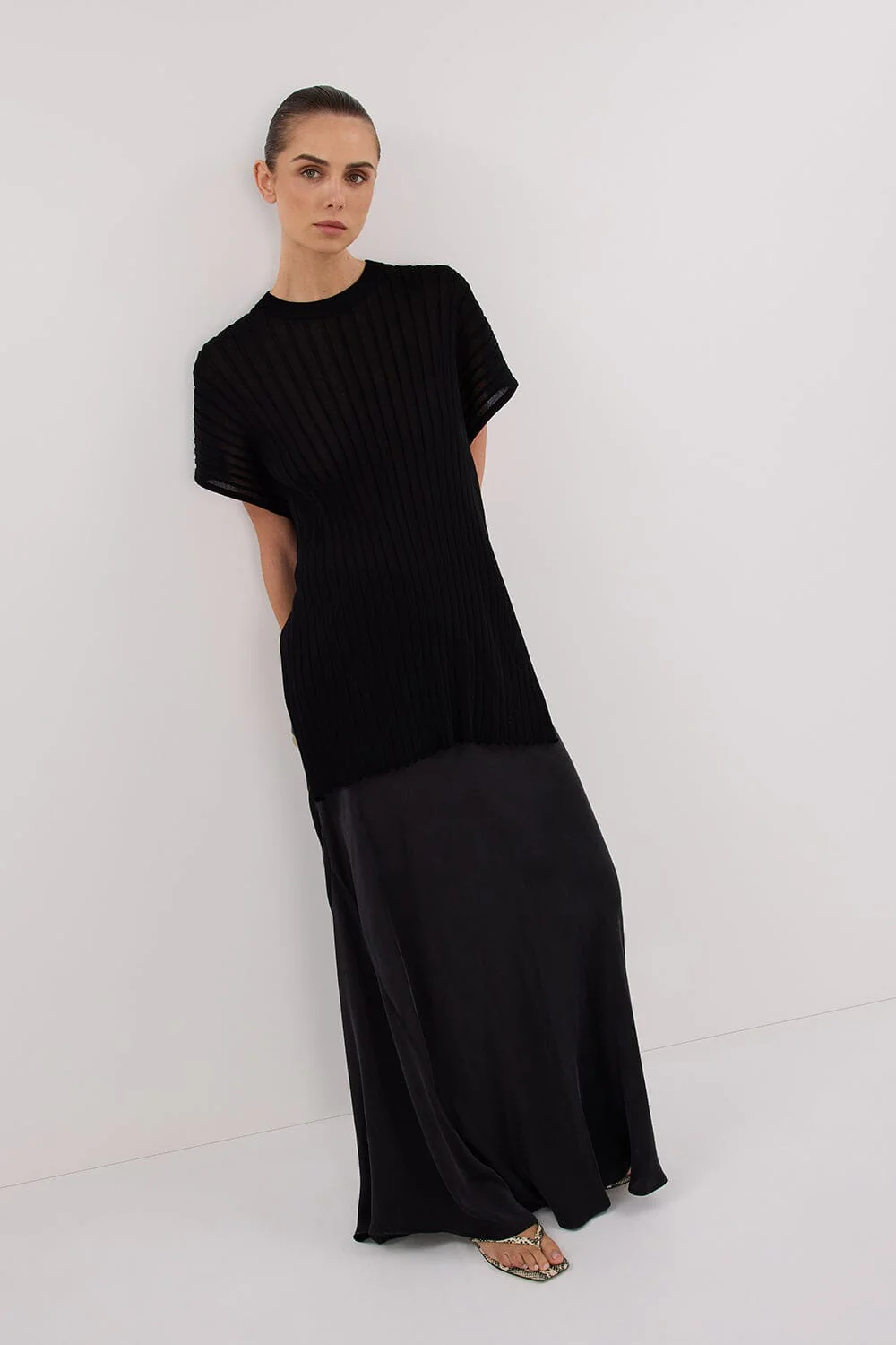 JADE BLACK SLEEVELESS KNIT TOP - Image 7