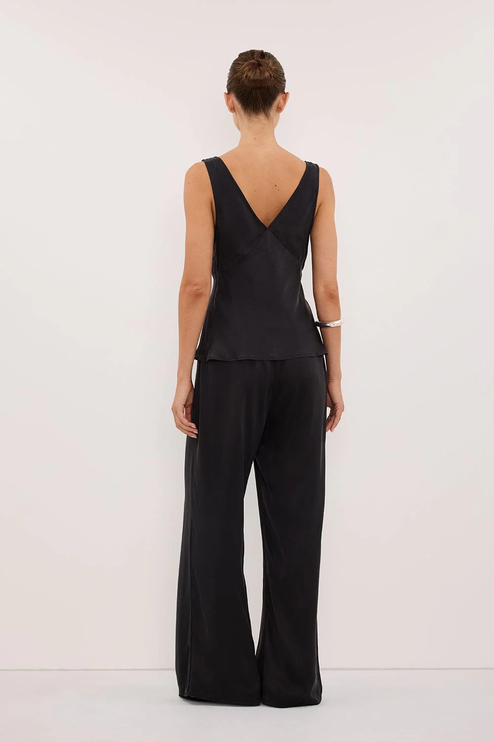 JORJA BLACK SLEEVELESS SILK TOP - Image 4