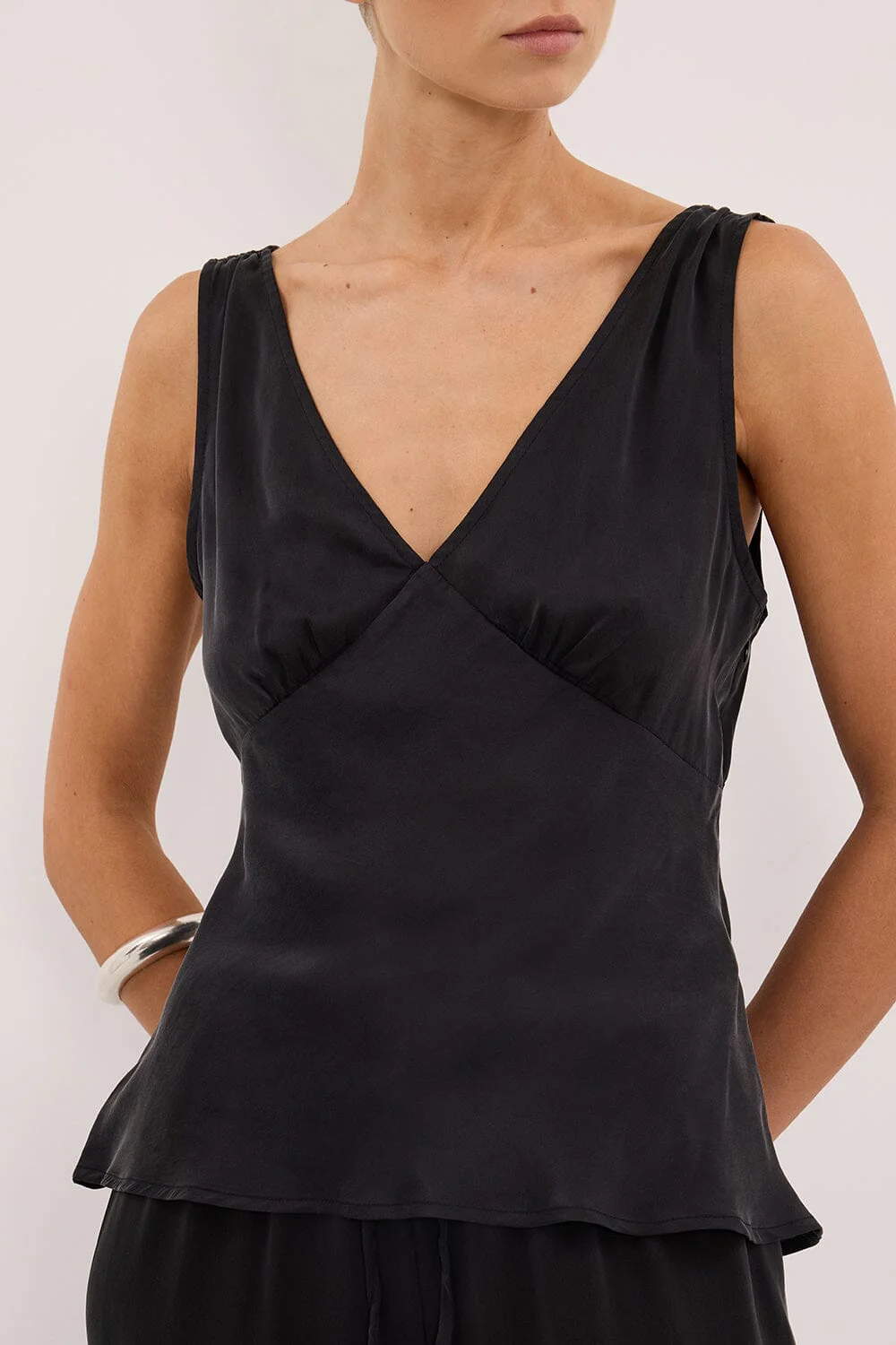 JORJA BLACK SLEEVELESS SILK TOP - Image 5