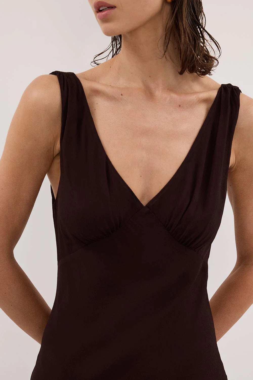 JORJA DARK CHOC SLEEVELESS MAXI DRESS - Image 5