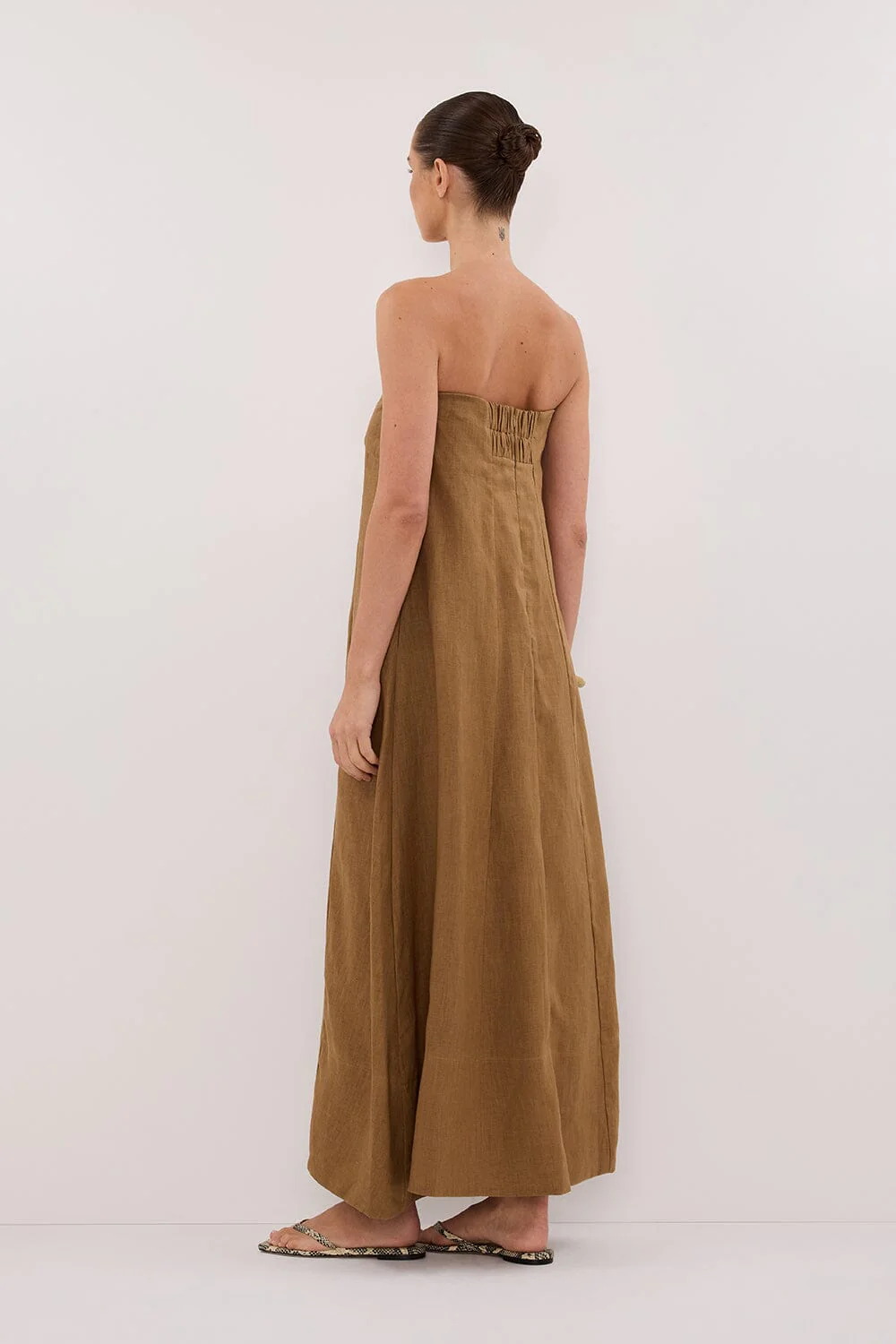 KINSLEY FERN LINEN STRAPLESS MIDI DRESS - Image 4
