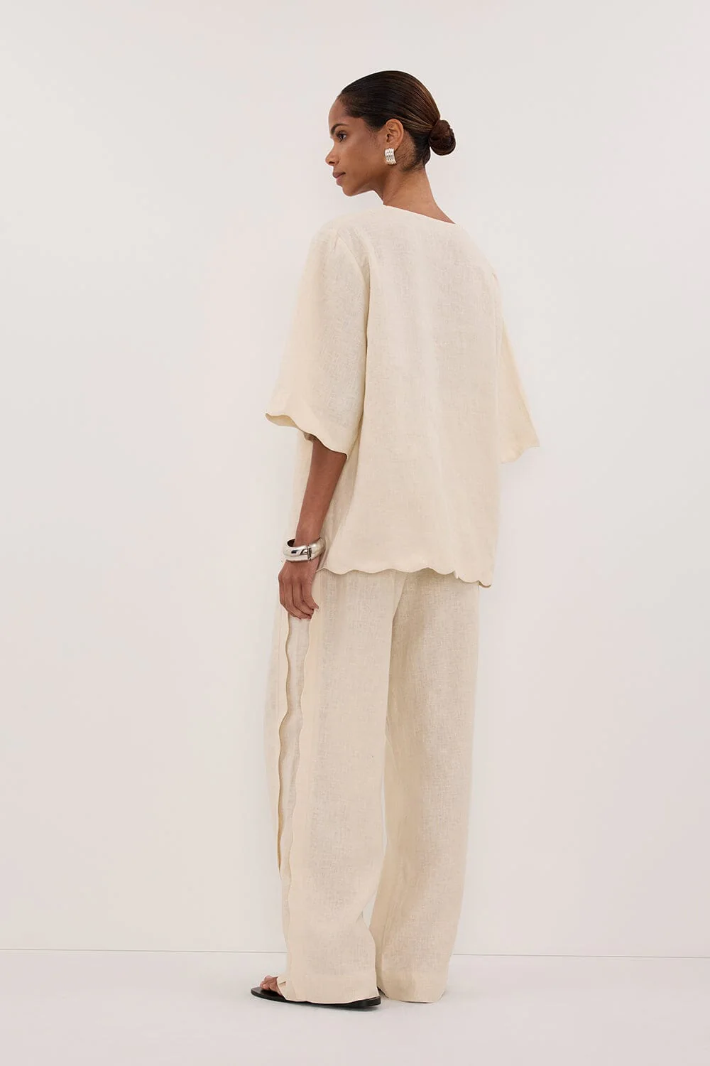 LELA SANDSTONE SHORT SLEEVE LINEN SHIRT - Image 3
