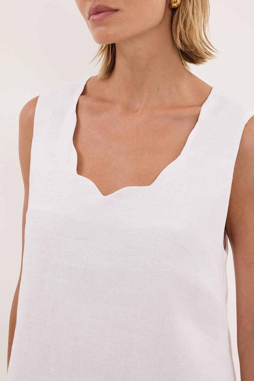 LELA WHITE SLEEVELESS LINEN MINI DRESS - Image 5