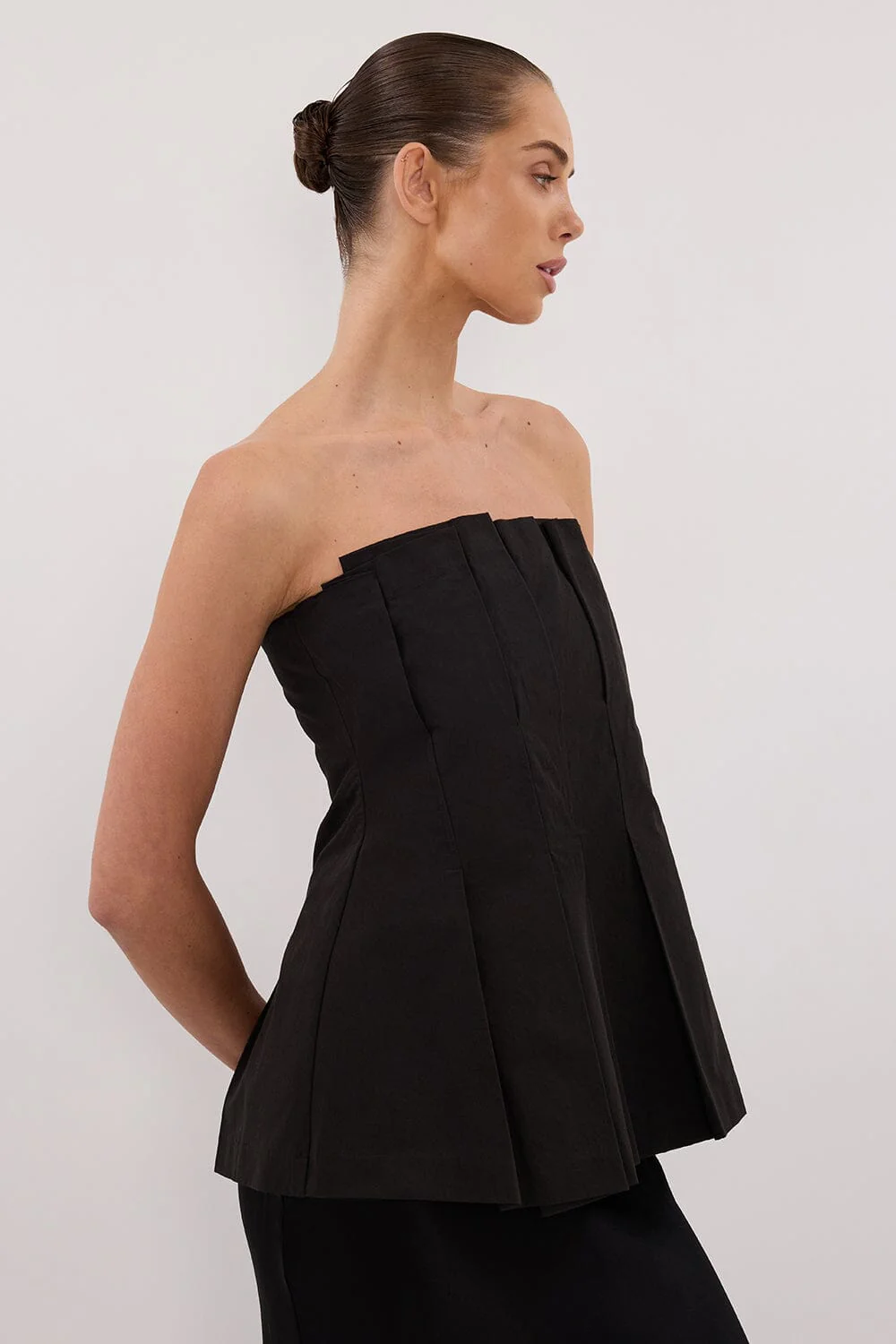 LILLY BLACK PLEATED STRAPLESS TOP - Image 6