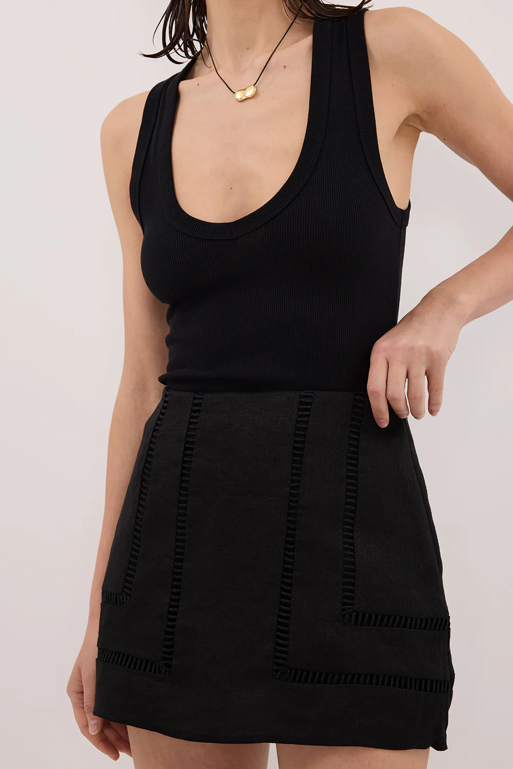 LINDSAY BLACK LINEN SKORT - Image 5