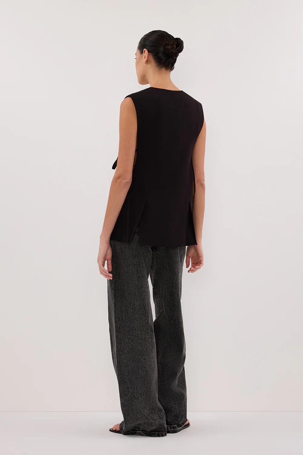 LISE BLACK LOW CUT VEST - Image 4