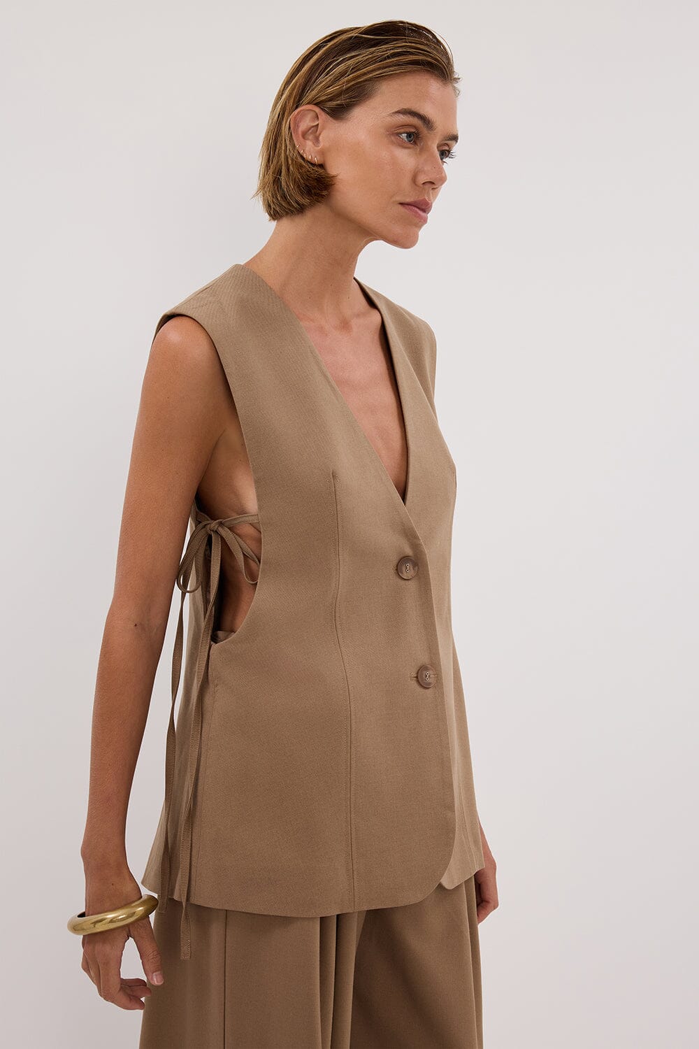 LISE TAN LOW CUT VEST - Image 2