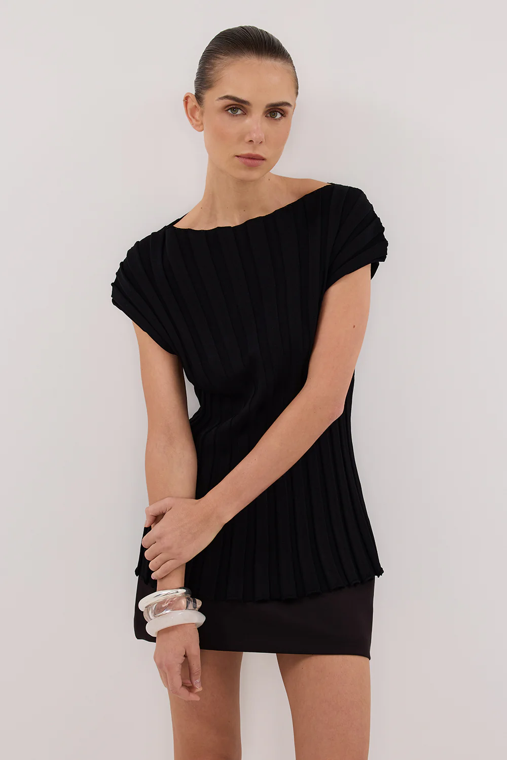 LOE BLACK SLEEVELESS KNIT TOP - Image 2