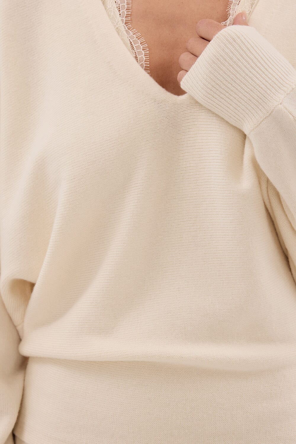 LUMI CREAM V NECK MERINO KNIT JUMPER - Image 5