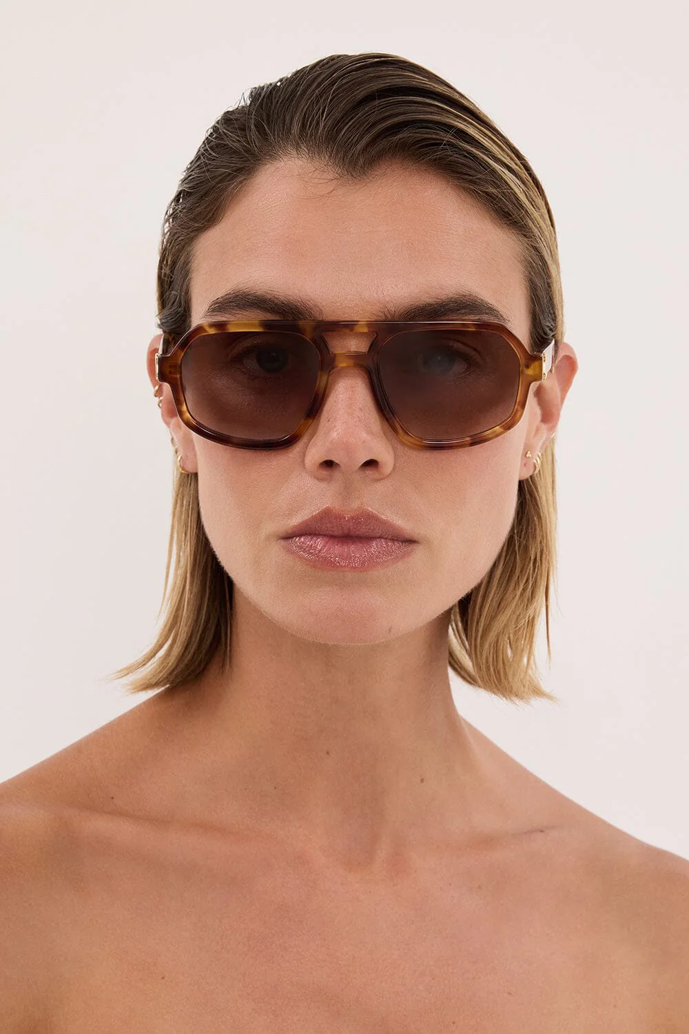 LUV LOU THE BANKS CARAMEL SUNGLASSES - Image 4