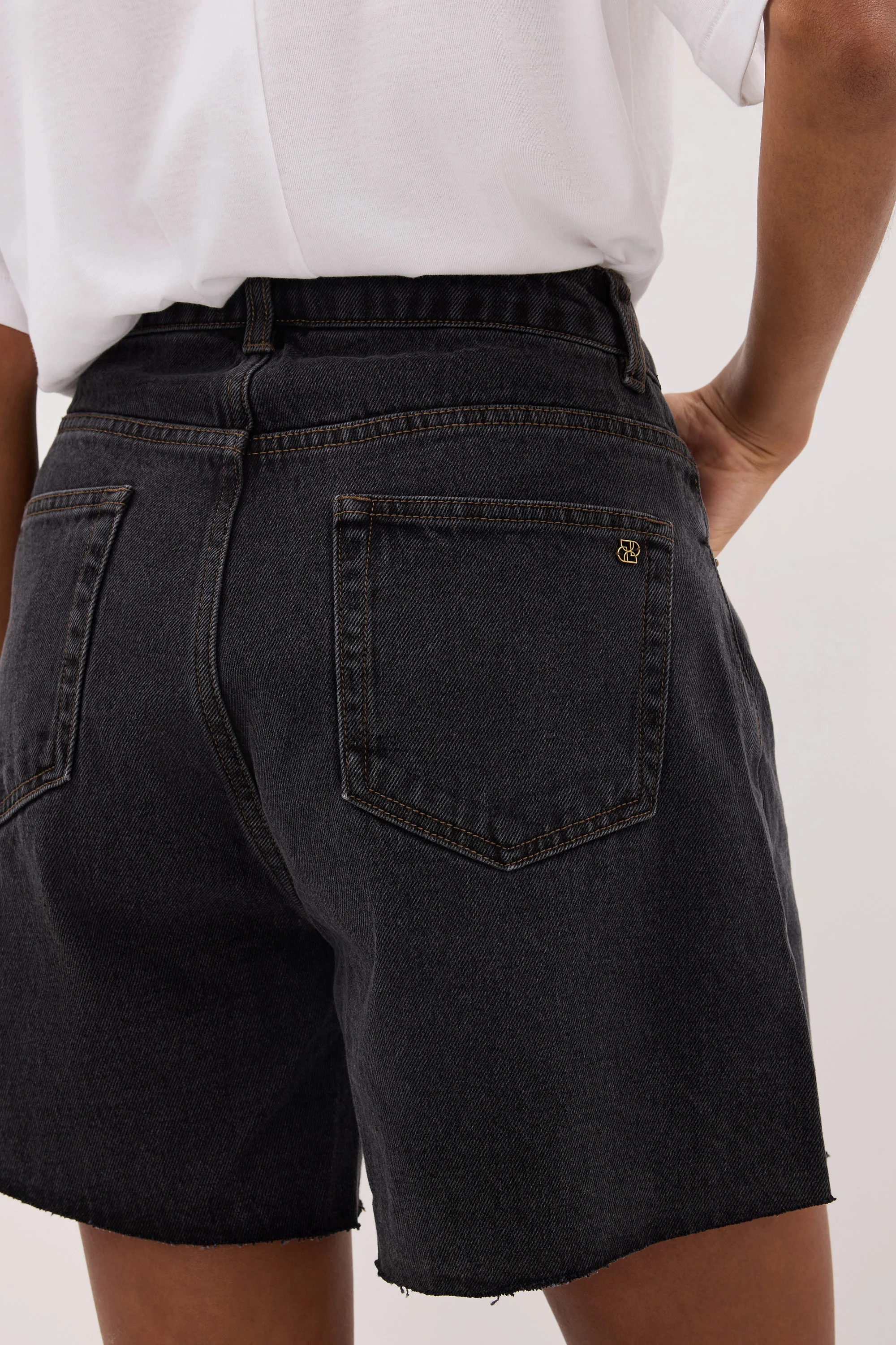 MARLEY BLACK RINSE DENIM SHORT - Image 5