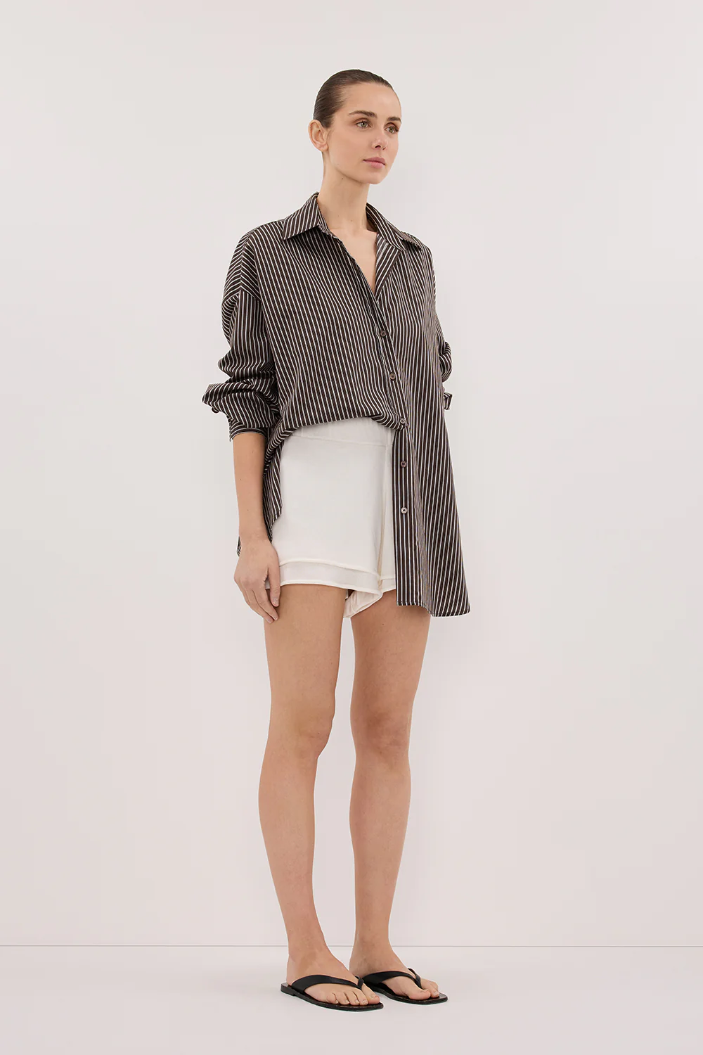 MIRA WHITE DOUBLE LAYER SHORT - Image 3