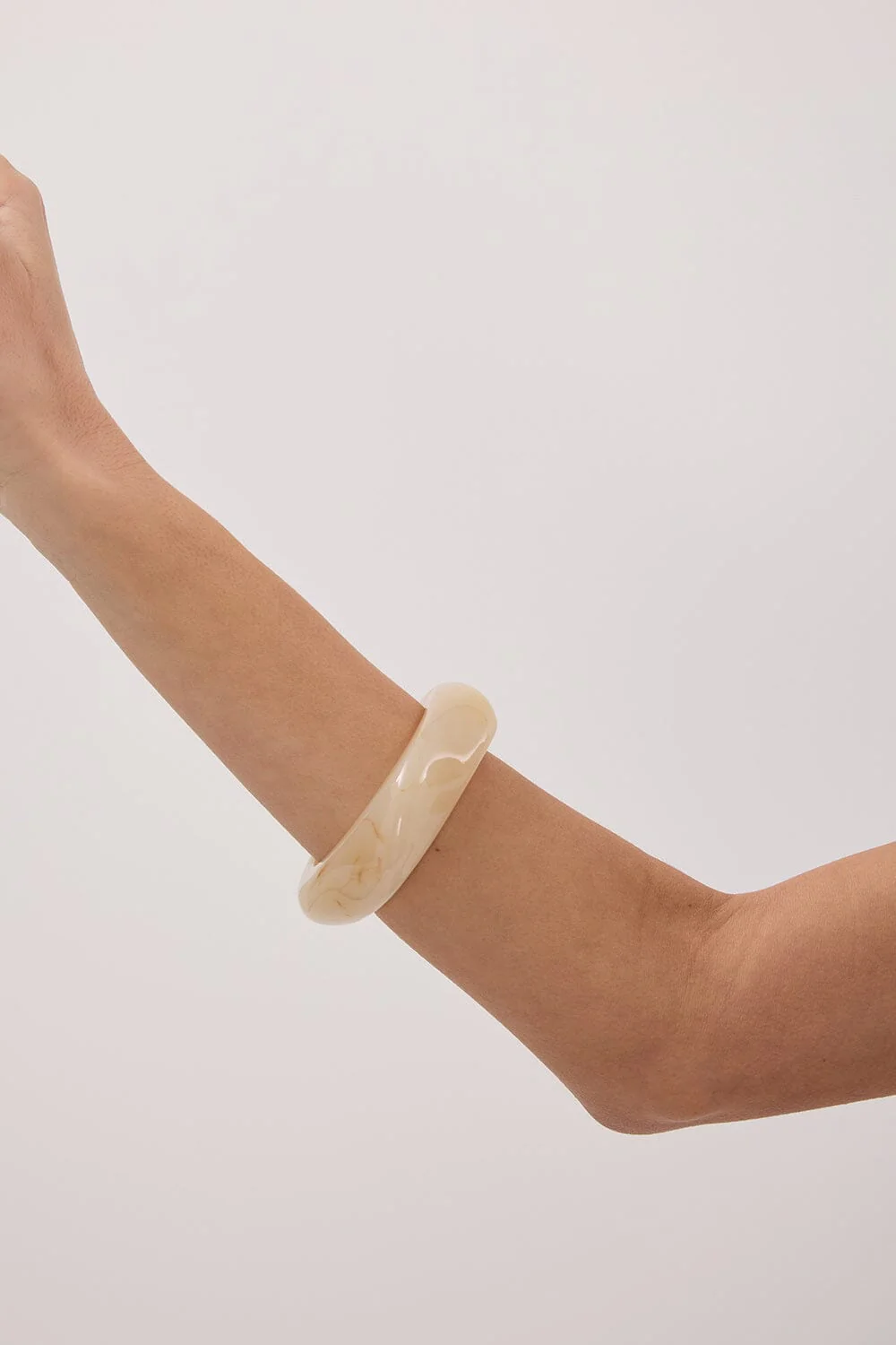 NOAH THE LABEL CREAM RESIN BANGLE - Image 3