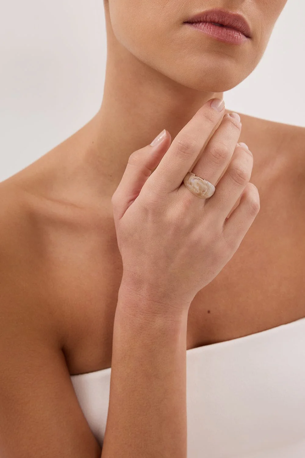 NOAH THE LABEL CREAM CHUNKY RESIN RING - Image 3
