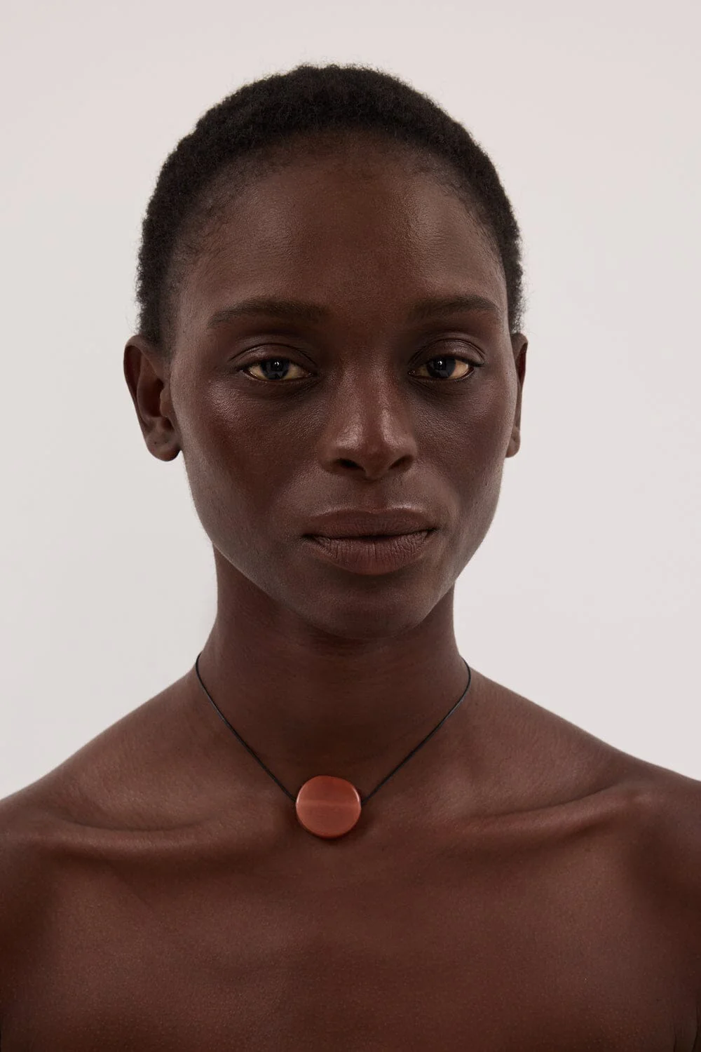 NURI STUDIOS GLASS CIRCLE RED NECKLACE - Image 3