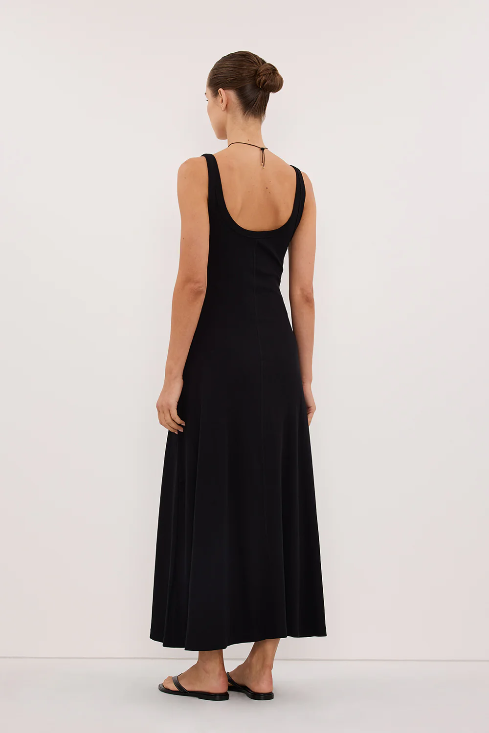 PHOEBE BLACK SLEEVELESS SCOOP NECK MIDI DRESS - Image 4