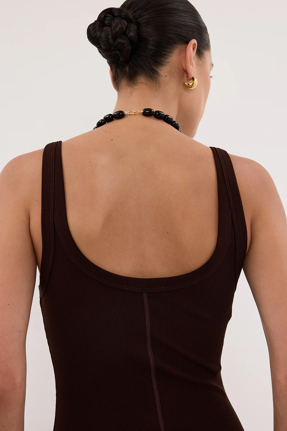 PHOEBE BURNT CHOC SLEEVELESS SCOOP NECK MIDI DRESS - Image 4