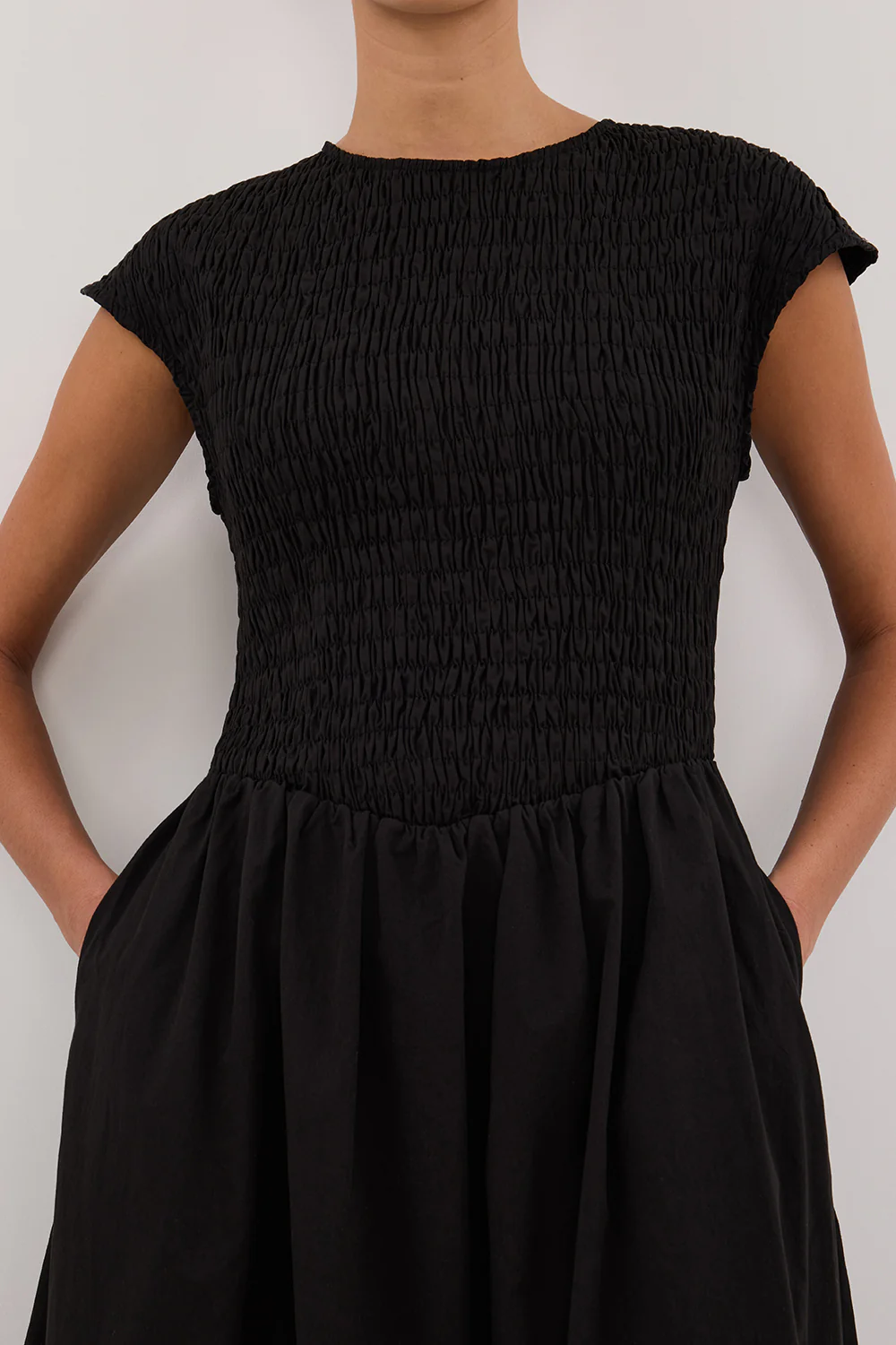 ROMA BLACK CAP SLEEVE MIDI DRESS - Image 5