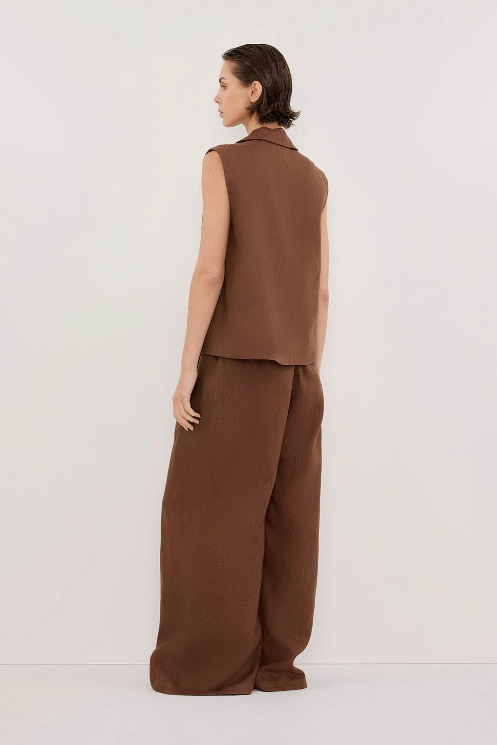 SELAH FONDANT LINEN SLEEVELESS VEST - Image 5