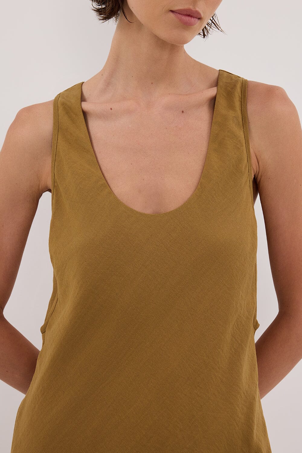 SHILOH FERN SCOOP NECK MIDI DRESS - Image 5