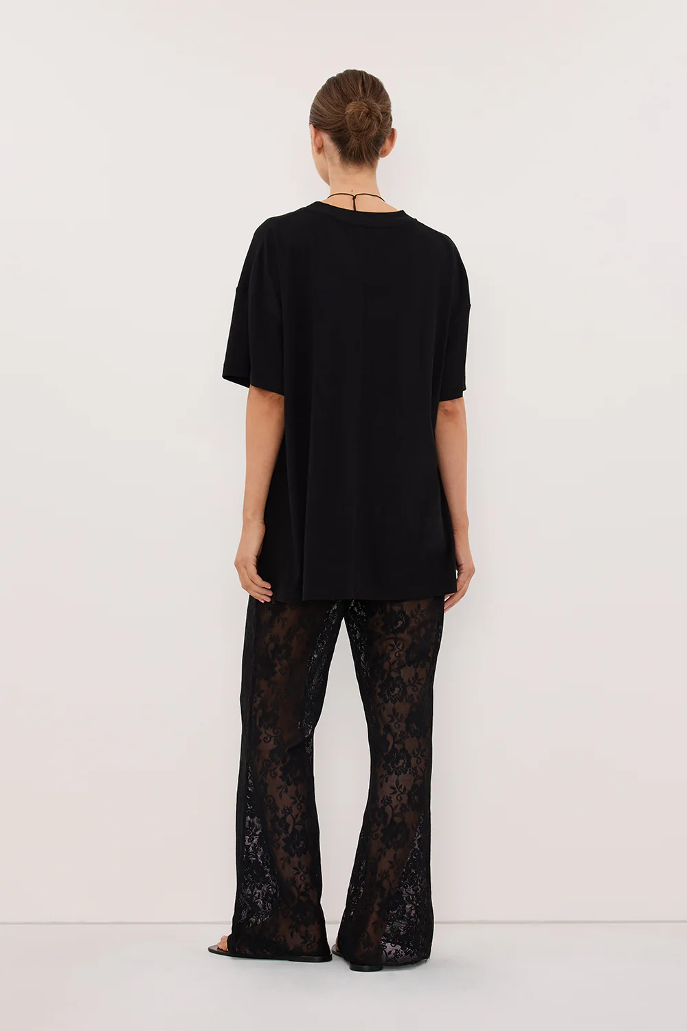 SLOANE BLACK COTTON LONGLINE TEE - Image 4