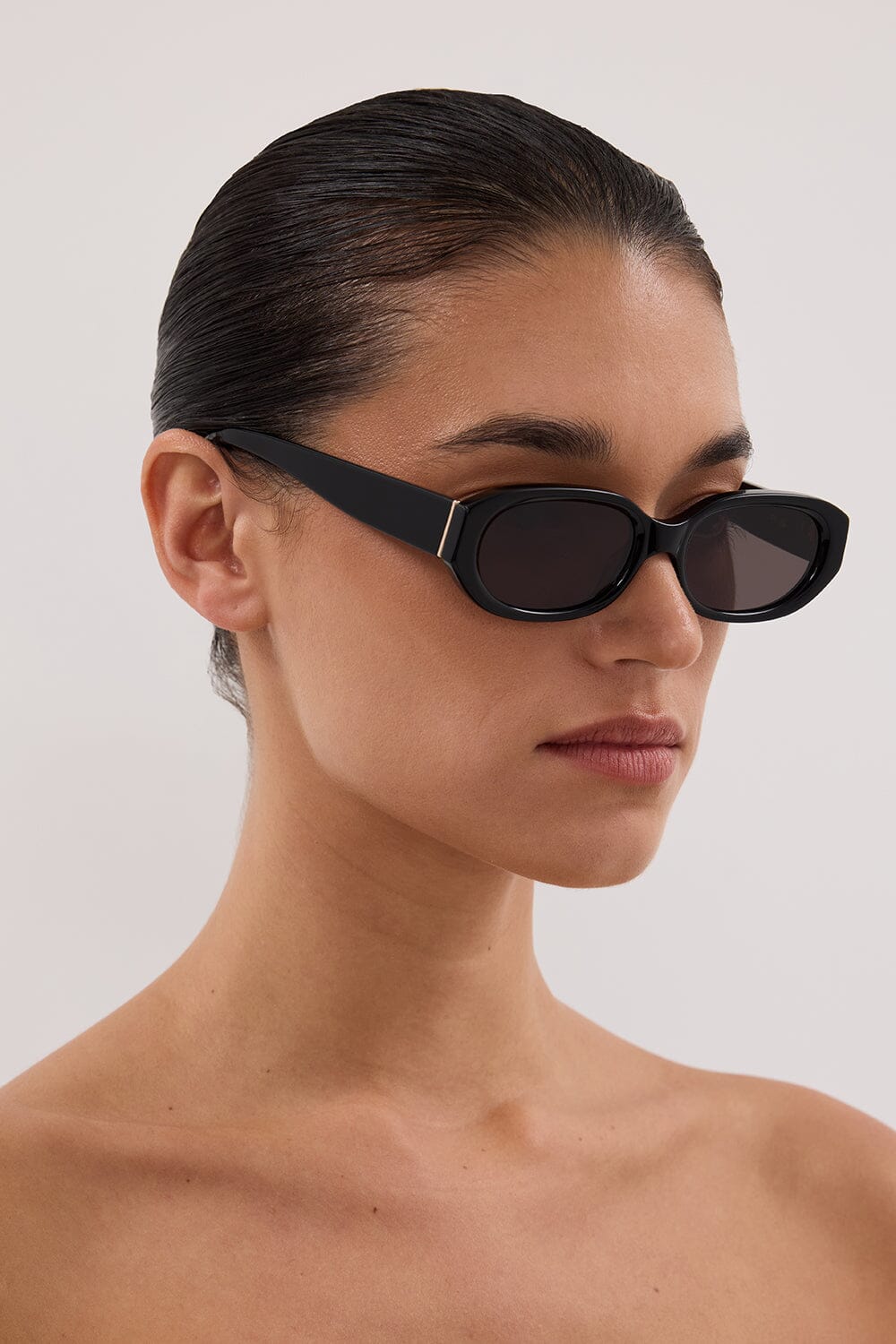 VELVET CANYON BLACK MANNEQUIN SUNGLASSES - Image 4