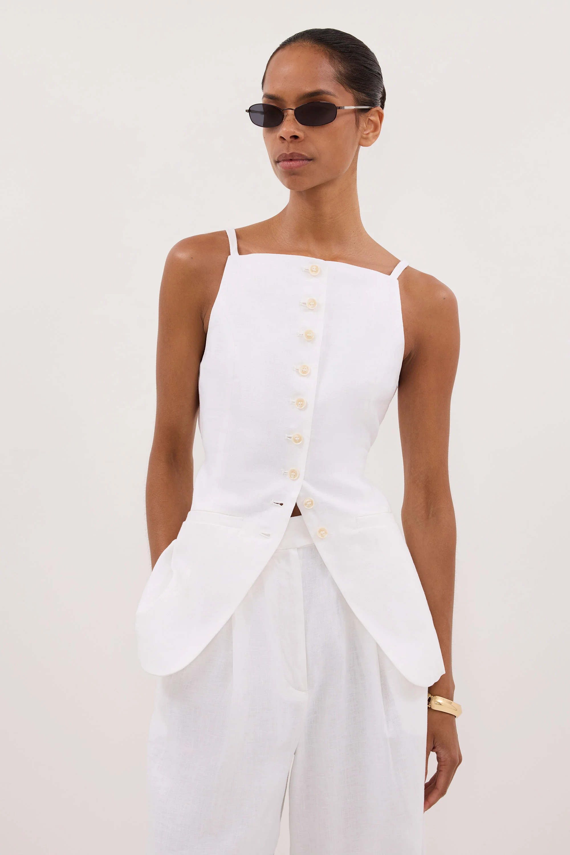 VIV WHITE SLEEVELESS LINEN VEST - Image 2