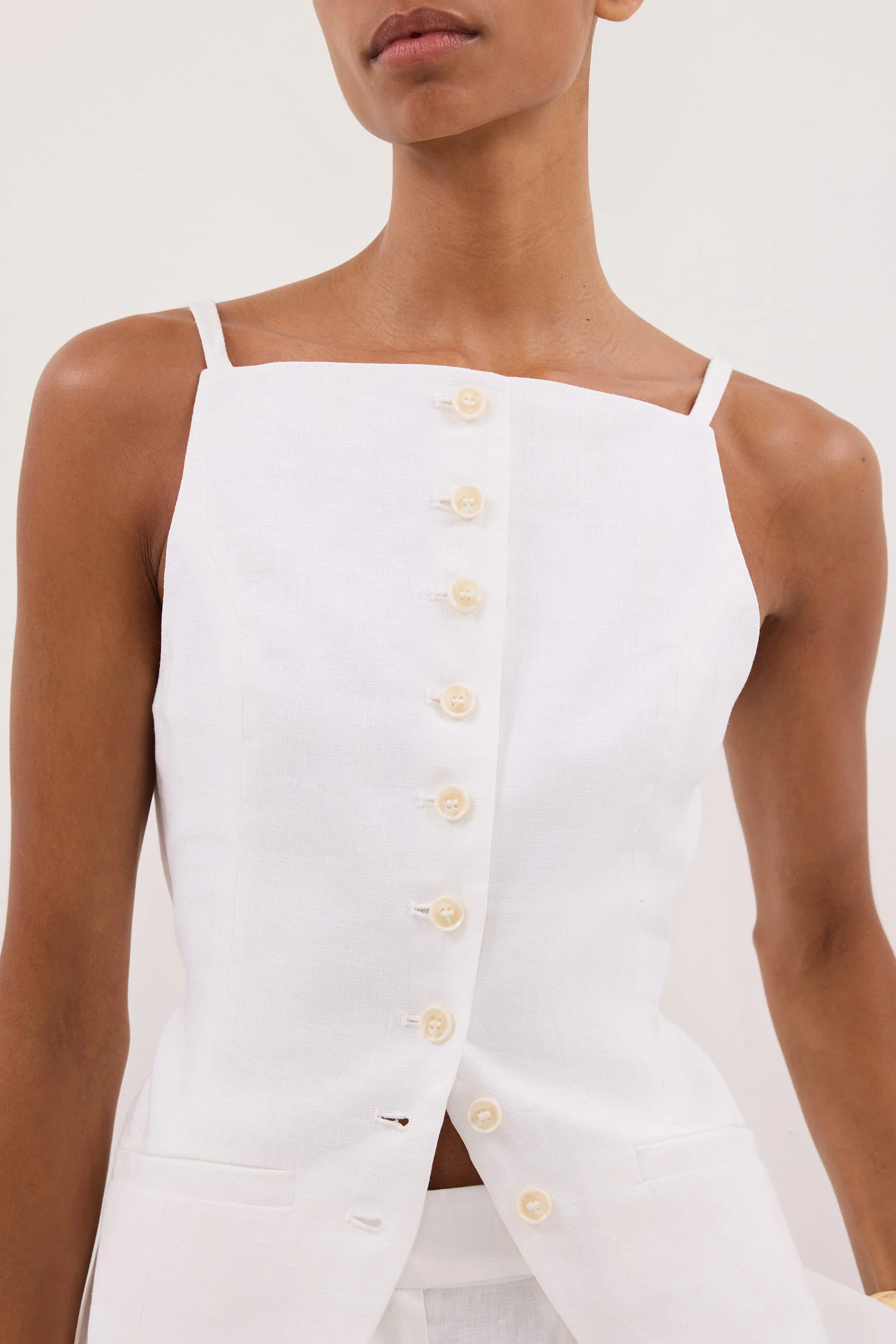 VIV WHITE SLEEVELESS LINEN VEST - Image 5