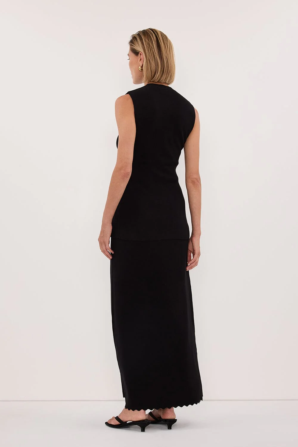ZOE BLACK SCALLOPED KNIT MIDI SKIRT - Image 4