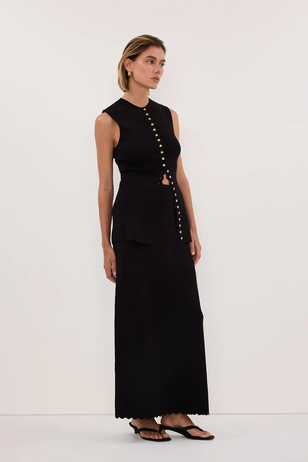 ZOE BLACK SCALLOPED KNIT VEST - Image 3